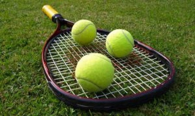 raquettes-et-balles-de-tennis_21064563
